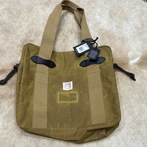 NWT Filson Olive Messenger Bag
